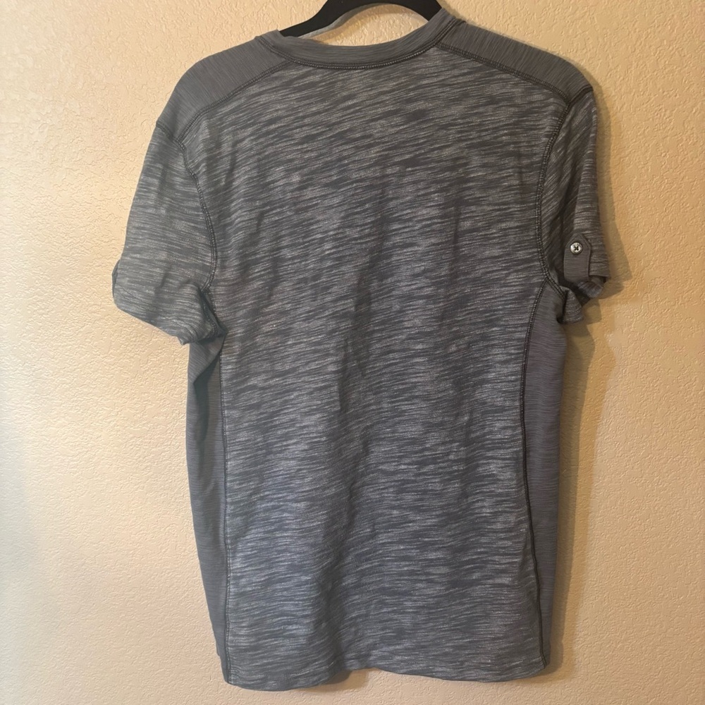 Rock & Republic Men’s Tee Medium Charcoal Gray Short Sleeves Henley Cotton/Poly - Picture 2 of 10